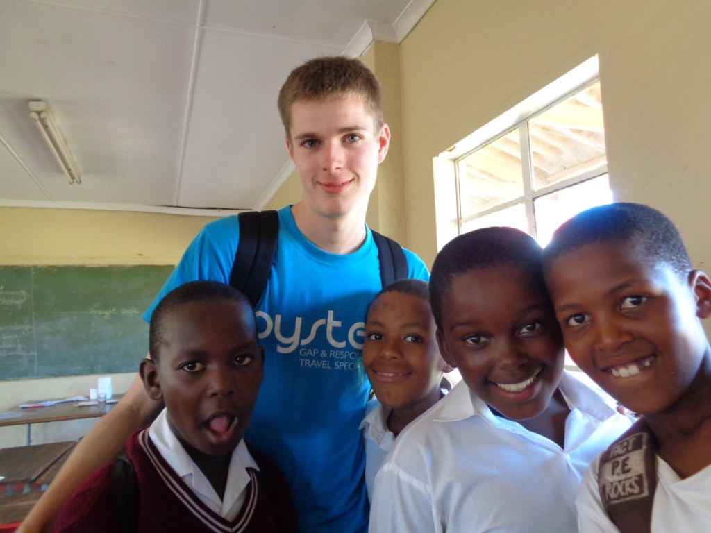 Volunteer with kids in South Africa