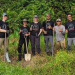 Group of volunteers making a difference in Borneo