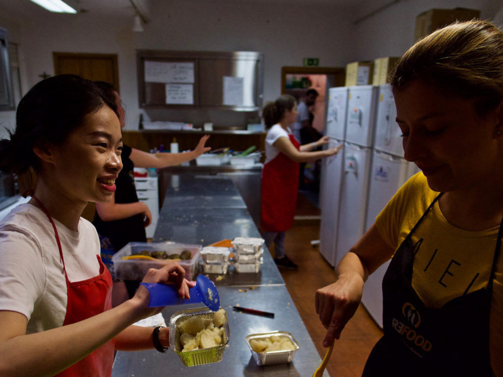 Oyster reviews: Food waste volunteering in Portugal