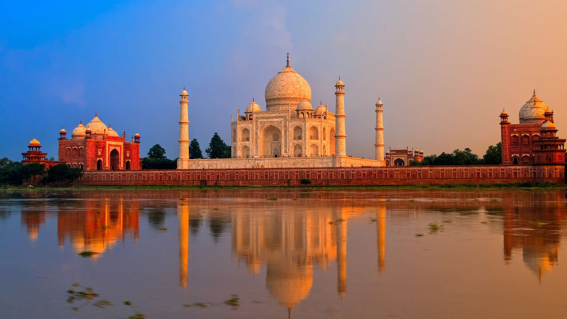 Side view of Taj Mahal in India - highlight for Oyster interns