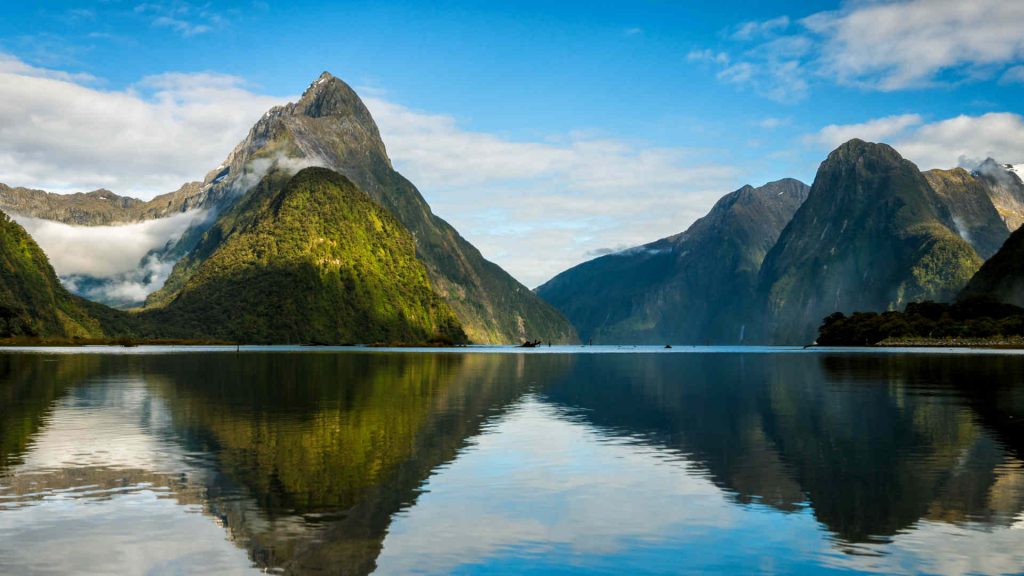 The beautiful Milford Sound in New Zealand