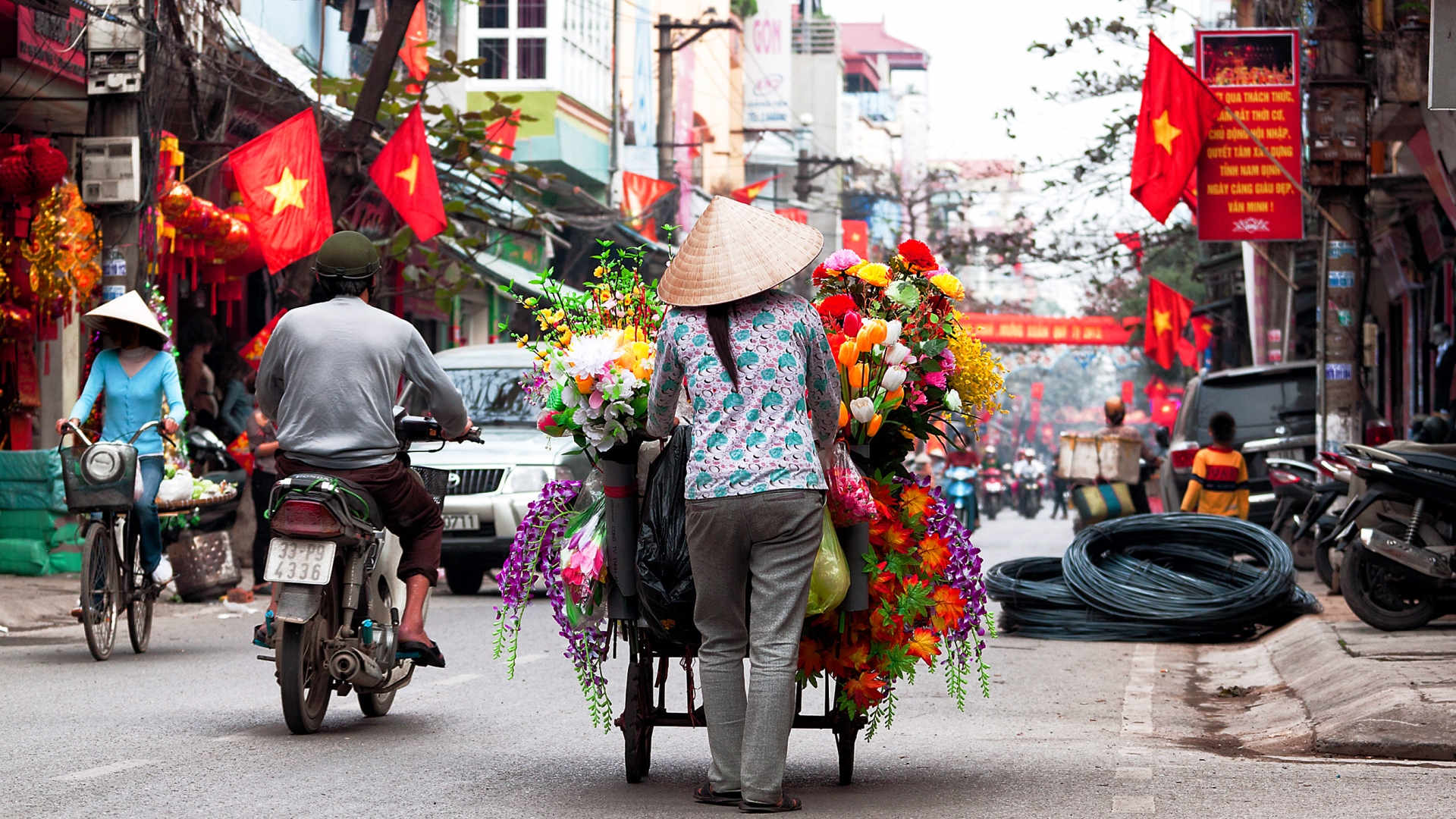 Vietnamese women pushing a cart