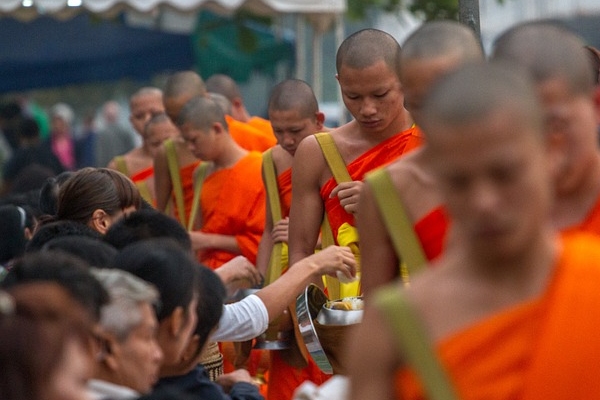 luang-prabang-Monks
