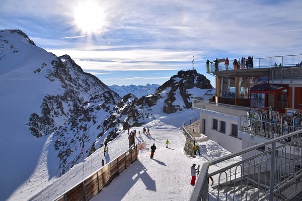 Rocky Mountains Ski Resort