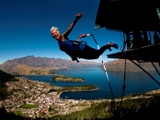 Lake-Wakatipu-Queenstown-Bungy jump