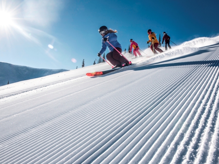 Become a ski instructor at Christmas