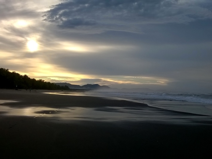 Volunteer at a stunning beach site in Costa Rica on your family holidays