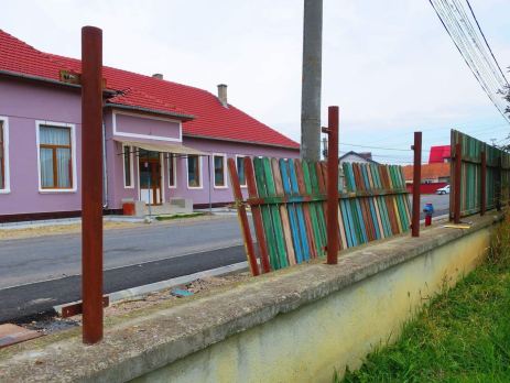 The fence outside a children's home in Romania, in desperate need of repair. Childcare volunteer Victoria decided to fundraise to replace the fence.