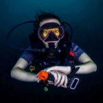 A research diver to the ready