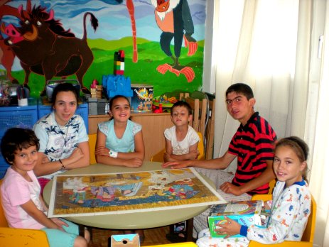 Children in the hospital play games as therapy