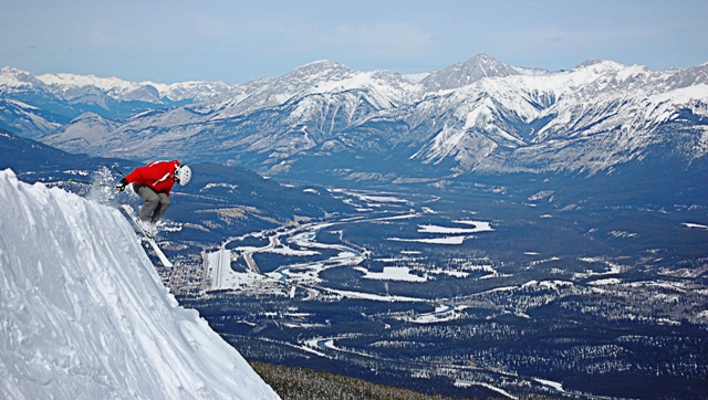 Marmot-Basin_Town-Skier