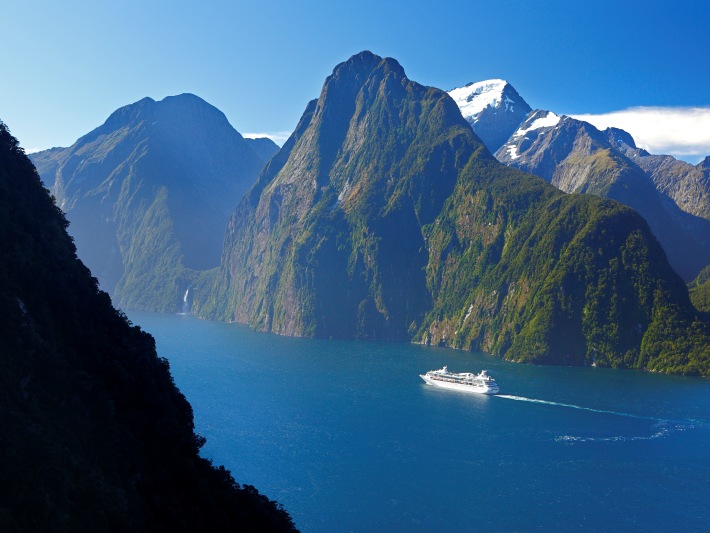 View of Milford-Sound-Fiordland 