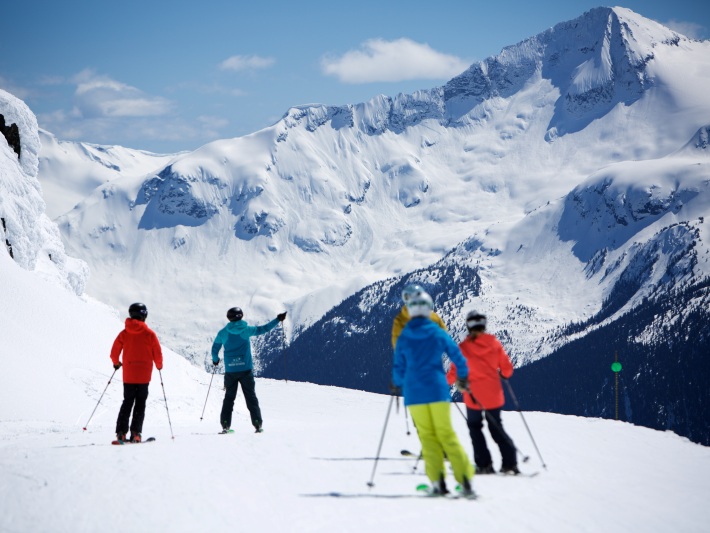 Enjoy awesome views when on a ski lesson in Whistler