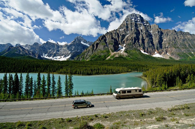 http://www.icefieldsparkway.ca/images/gallery_1_xlarge.jpg © 2005 Scott Rowed.
